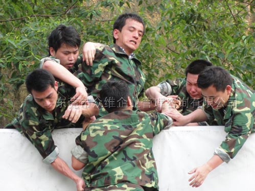 東莞拓展訓(xùn)練風(fēng)采：加油！加油！